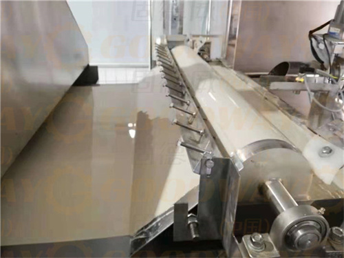  紅薯粉條機多少錢一臺？哪種工藝的粉條加工設(shè)備更適合大眾使用？